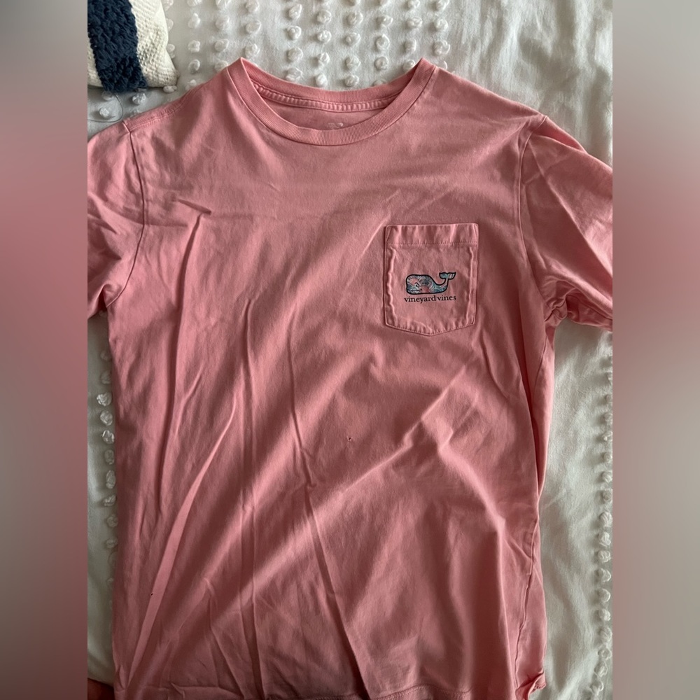 Super cute vineyard vines whale top